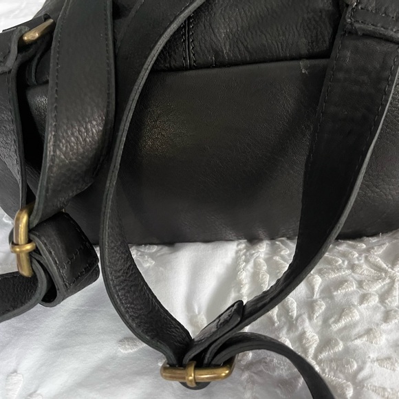 Fat Face Black Leather Bag  2 in 1 Rucksack/Cross Body Backpack - Picture 8 of 8